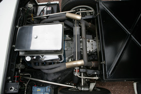 Ford GT 40 Mk III (1967) - Blick auf den zivilisierten V8-Motor der Strassenversion