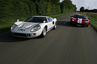 Ford GT 40 Mk III (1967) - auf freier Landstrasse, daneben sein später Nachfahre Ford GT