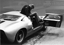 Ford GT 40 Street (1966) - das Einsteigen erfordert Gelenkigkeit