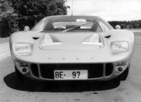 Ford GT 40 Street (1966) - die Modifikationen für die Strassenverwendung beschränkten sich auf Anpasungen bei der Technik und im Interieur