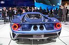 Ford GT - imposante Heckansicht - auf dem Genfer Automobilsalon 2015