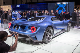 Ford GT - sicher eines der am häufigsten fotografierten Autos - auf dem Genfer Automobilsalon 2015
