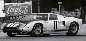 Ford GT40 1964 - Nicht gerade eine Schönheitsoperation - Frontlippe und Kühlluft- Abfuhröffnungen gegen Auftriebs- Tendenzen