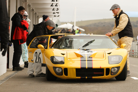Ford GT40 (1965) - in der Boxenstrasse -  Alan Mann Trophy