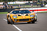Ford GT40 (1968) – Die Warnfarbe ist im Rückspiegel des Gegners bestens zu sehen – Goodwood Revival 2025 (© Stuart Adams, 2025) Ford GT40 (1968) – Die Warnfarbe ist im Rückspiegel des Gegners bestens zu sehen – Goodwood Revival 2025 (© Stuart Adams, 2025)