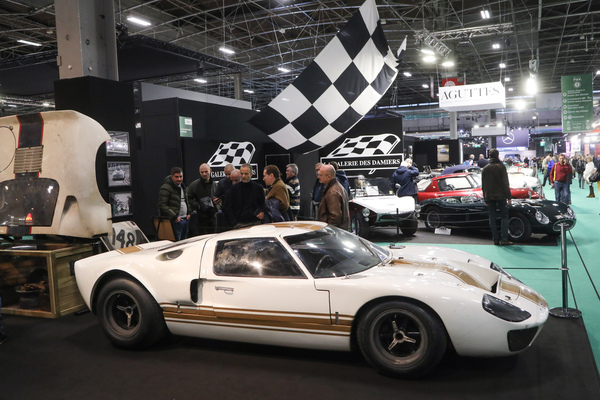 Ford GT40 Mk1 (1966) - Chassis P/1038, an Essex Wire Team geliefert, nie restauriert, seit 1970 kaum gesehen, auf dem Lukas-Hüni-Stand - Rétromobile Paris 2024
