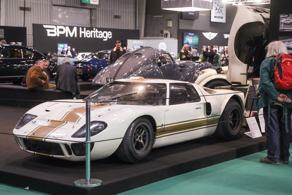 Ford GT40 Mk1 (1966) - Chassis P/1038, unrestaurierter Wagen auf dem Lukas-Hüni-Stand - Rétromobile Paris 2024