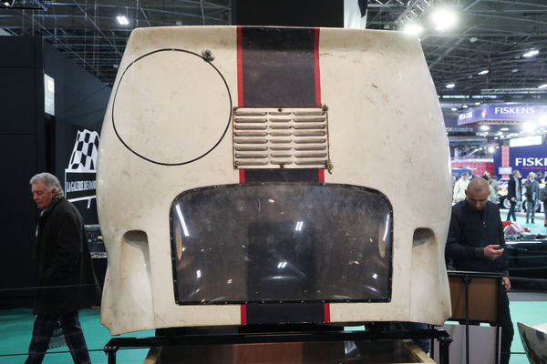 Ford GT40 Mk1 (1966) - die ursprüngliche Heckabdeckung von Chassis P/1038 - Rétromobile Paris 2024
