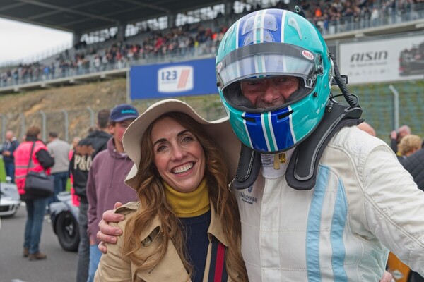 Ford GT40 - Spa Six Hours 2025 - Glücklicher Graf OEYNHAUSEN bei der Startaufstellung