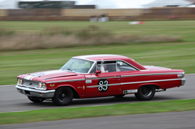 Ford Galaxie 500 (1963) - Teilnehmer im Rennen um die St. Mary's Trophy am Goodwood Revival 2013