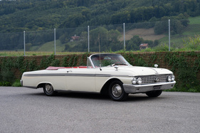 Ford Galaxie 500 Sunliner (1962) - als Lot 43 an der Versteigerung "Klassische Automobile & Motorräder" der Oldtimer Galerie in Toffen am 18. Oktober 2025