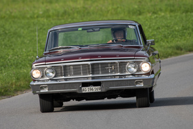Ford Galaxie 500 XL (1964) an der Bergprüfung Altbüron 2017 - Feld 2