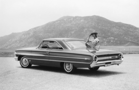 Ford Galaxie 500 XL (1964) - the shape is intended to express "total performance engineering", the glass of the soft top was particularly scratch-resistant