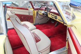 Ford Ghia Aigle (1956) - Bei geöffneten Türen sind die Sitze nach hinten geschoben