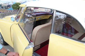 Ford Ghia Aigle (1956) - Das Öffnen der Türen schiebt den Sitz nach hinten, um das Einsteign zu erleichtern