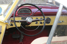 Ford Ghia Aigle (1956) - Schlichtes, elegantes Cockpit in Zweifarbenlackierung
