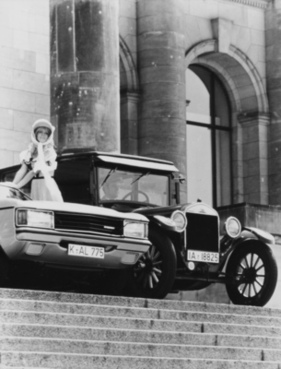 Ford Granada (1975) - next to the T-Model from the pioneering days of motorization