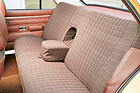 Bild: Ford Granada 2000 L (1976) – Kuschelige Rücksitzbank mit Mittelarmlehne