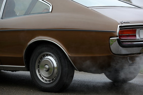 Ford Granada 2300 V6 Fastback-Limousine (1973) - Stahlräder und formschöne Zierdeckel
