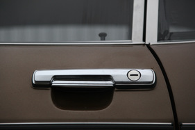 Ford Granada 2300 V6 Fastback-Limousine (1973) - Türöffner
