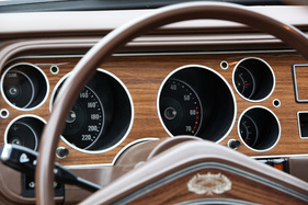 Ford Granada 2300 V6 Fastback-Limousine (1973) - die Instrumente sassen in tiefen Höhlen