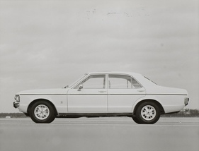 Ford Granada Ghia (1975) - with 108 hp
