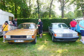 Ford Granada I 2.3 LS, 1977, 157’434 Kilometer, angeboten für € 16’900.- und Mercedes-Benz 190 1.8, 1991, 96’350 Kilometer, TÜV neu, angeboten für € 4900.- – Bockhorner Oldtimermarkt 2025