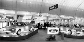 Ford Granada am Genfer Automobilsalon 1972 - der Ford-Stand steht im Zeichen des neuen Granada