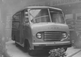 Ford Halbfrontlenker-Kastenwagen (1950) - mit niedrigem Boden und seitlicher Schiebetüre - Genfer Autosalon 1950
