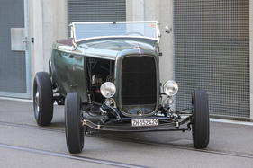 Ford-Hot-Rod mit freistehenden Rädern - Older Classics August 2024