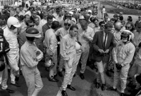 Ford Lotus Cortina Competition (1966) - gefahren unter anderem von Jackie Stewart (rechts im Bild) und Jacky Ickx