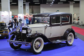 Ford Model A (1928) - elegant in Zweifarbenlackierung (Retro Classics Cologne 2017)