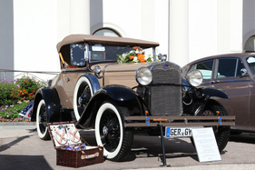 Ford Model A Deluxe Roadster (1930) - mit passendem Picknick-Korb - 40. Oldtimer-Meeting Baden-Baden 2016