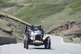 Ford Model A Speedster (1929) - Berg- und Talbahn - Rallye Peking-Paris 2013
