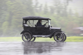 Ford Model T (1915) - kämpft sich durch den Regen nach Seelisberg - O-iO 2016
