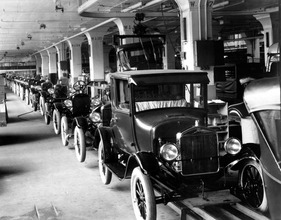 Ford Model T (1926) - Blick auf die Fliessbandfertigung