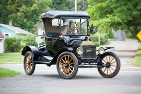 Ford Model T Runabout (1915) - als Lot 288 an der RM Auction Hershey vom 9./10. Oktober 2014