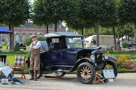 Ford Model T Runabout (1925) - und ein Besitzer mit passender Kleidung dazu - Classic-Gala Schwetzingen 2020