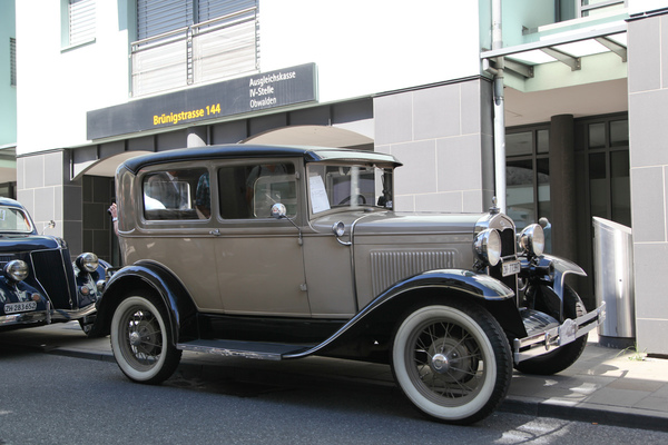 Ford Model T Touring (1913) - im Dorfkern von Sarnen - Oldtimer in Obwalden (O-iO) 2019