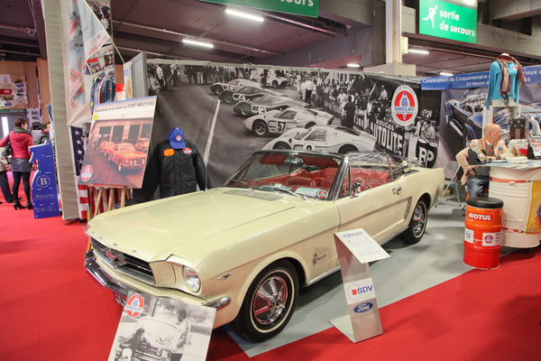 Ford Mustand auf dem Shelby-Clubstand - Rétromobile Paris 2017