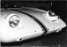 Ford Mustang (1963) - die Scheinwerfer werden nur bei Dunkelheit ausgeklappt - wird der Wagen in Serie gehen, fragte man sich am Salon