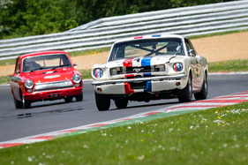 Ford Mustang (1964) - Feld "Tourenwagen bis 1965" - Masters Historic Festival Brands Hatch 2023
