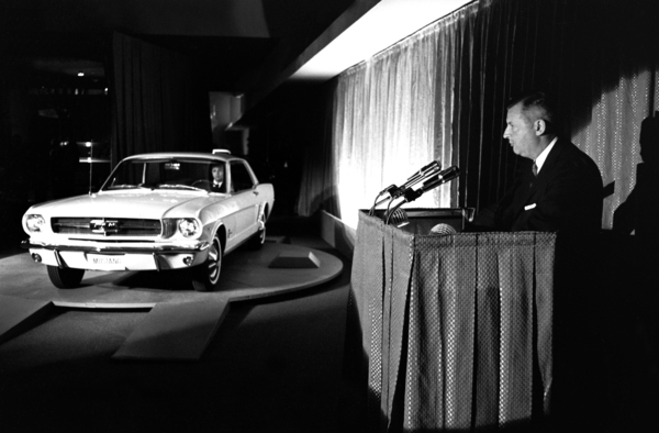 Ford Mustang (1964) - der neue Mustang Modelljahr 1965 wird an der Weltausstellung im April 1964 in New York den Medien vorgestellt