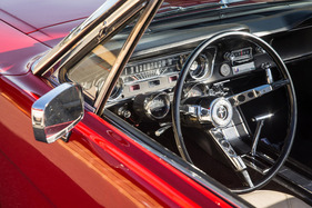 Ford Mustang (1964) - viel Chrom im Inteireur