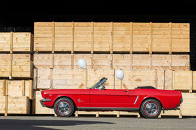 Ford Mustang (1964) - wie damals in Bern, mit den letzten Ballonen, die noch nicht fortgeflogen sind