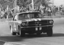 Ford Mustang (1965) - Mustang in Aktion, vermutlich der von Pius Zuend (ebenfalls Ecurie Filippinetti) 1965 am Gaisberg gefahrene Wagen