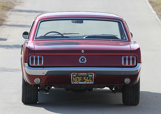 Ford Mustang (1965) - auch auf dem Heck prangt ein Mustang