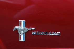 Ford Mustang (1965) - das einzige was vom ersten Mittelmotor-Prototyp übernommen wurde, war im Prinzip dieses Emblem