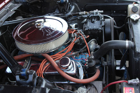 Ford Mustang (1965) - der Motor konnte mit diversen Zubehörteilen leistungsgesteigert werden
