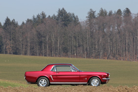 Ford Mustang (1965) - lange Schnauze, kurze Kabine, schlicht gestaltetes Heck - ideale Proportionen für einen Sportwagen
